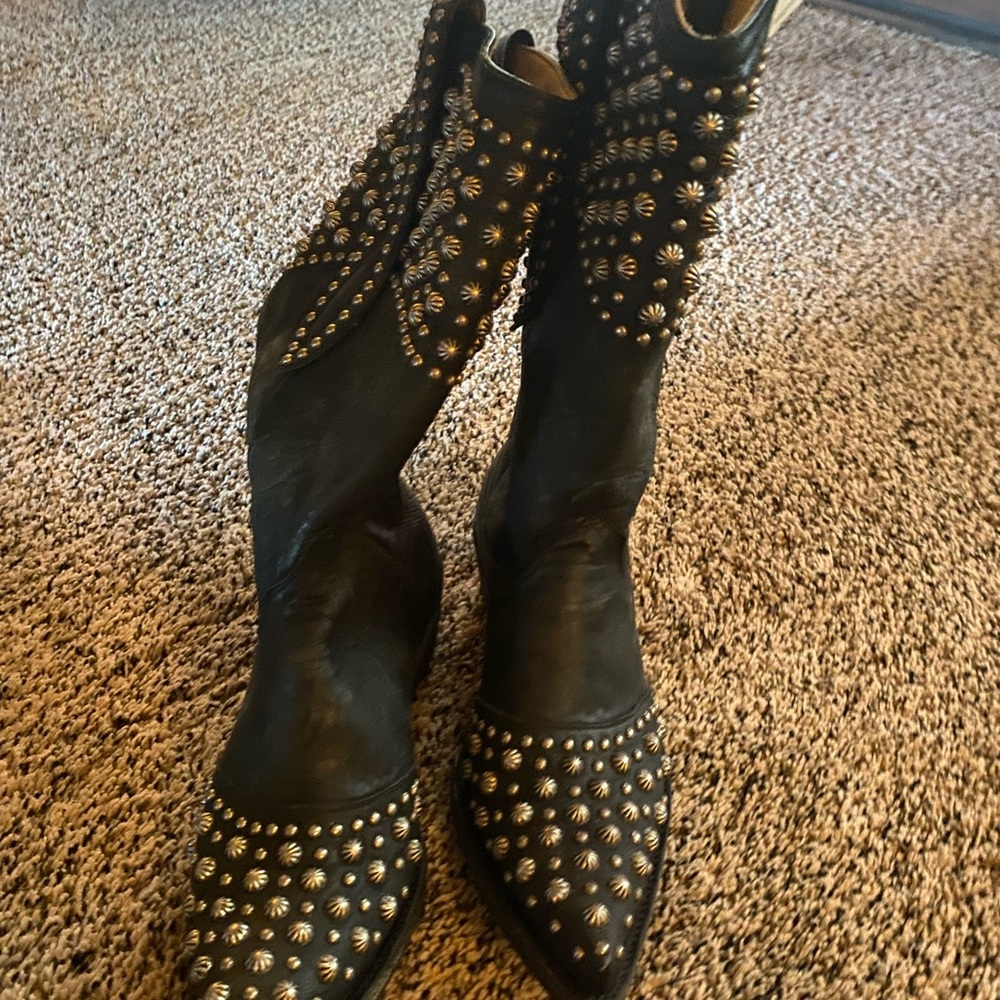 Old gringo , never worn . Size 8